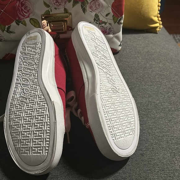 Tommy Hilifiger sneakers in red! New, never worn -size 7 NWOT - Picture 2 of 3